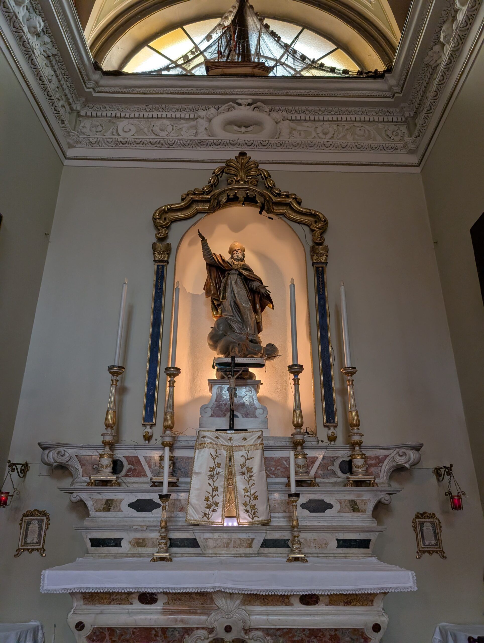 Inside Oratorio di Sant'Erasmo
